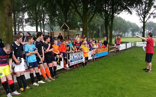 Voetbalclinic jeugd VV Gassel / 04 juni 2016 / foto 1